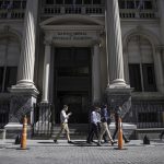 Aumenta la intervención del Banco Central para detener la suba del dólar